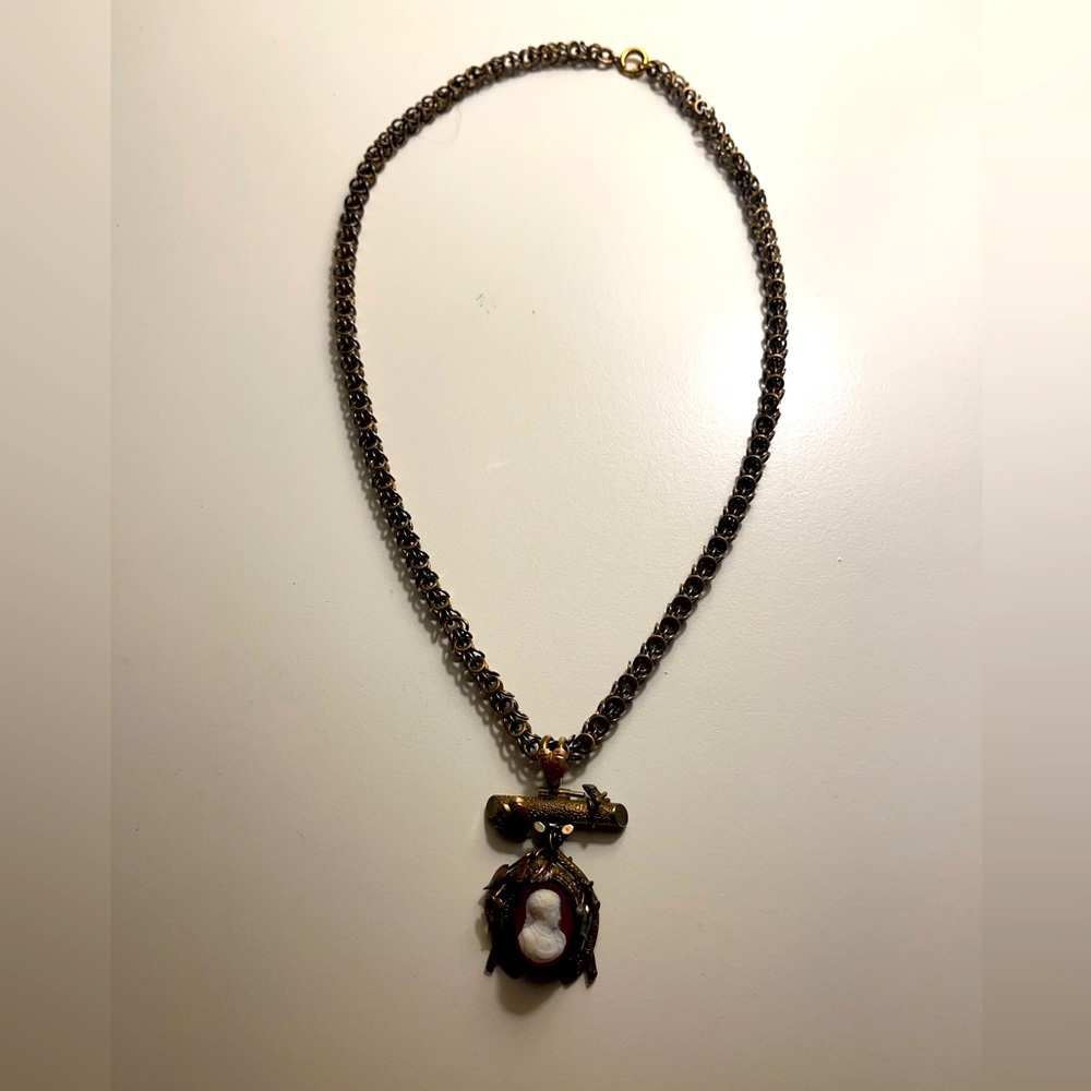Elegant portrait necklace